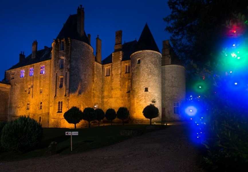 Noel au château de Meung - façade XIIIe nuit illuminations